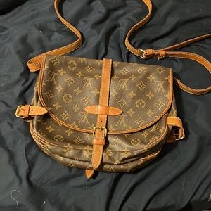 Authentic vintage Louis Vuitton samaur 30.